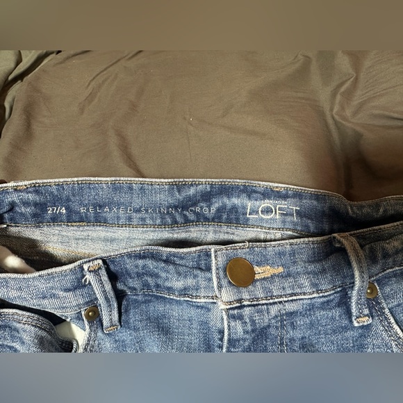 Loft Relaxed Skinny Crop Blue Jeans Frayed Hem size 27/4 - Picture 4 of 4